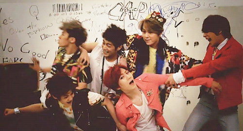 BEAST(現Highlight) : 2009年 10月 16日出道,第8年
Every day I shock Every night I shock~奇怪~6年前的歌怎麼還這麼朗朗上口啊?