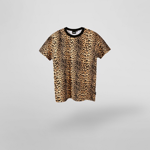 #leopard short sleeve shirt 豹紋短袖T
比起搭配一般的褲子,豹紋圖案的T-shirt搭配搭配丹寧牛仔,似乎比較有fu耶!!動物圖案比較難消化,所以整體造型都必須要走一個帥帥帥路線才有氣勢啊!