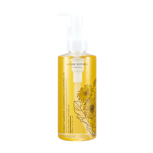 FOREST GARDEN 甘菊卸妝油 / 自然樂園 / 200ml / 台幣售價約370元
添有南瓜油跟甘菊水的成分,就算是敏感性肌膚都能夠適用的卸妝油。除了甘菊以外,還有茶樹、摩洛哥摩洛哥堅果、橄欖、綠茶的系列,可以根據自己的皮膚選擇適合的系列使用!