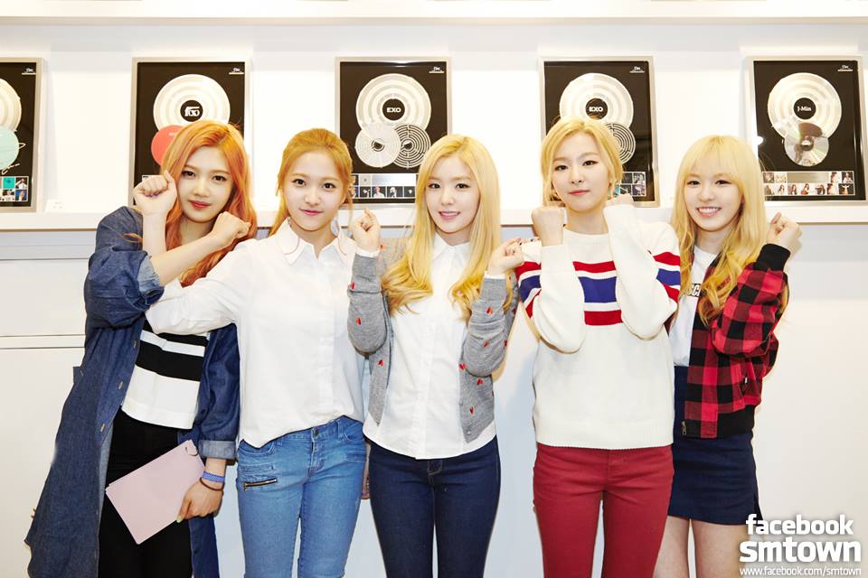 少女時代>=2NE1>>不可接觸地區>>Sistar>Apink>>>>AOA>Girl's Day=EXID>Red Velvet
接下來就是新生代女團之爭了,網友把Red Velvet放最前的原因是,她們是新生代裡面目前唯一拿過音樂節目第一的,而且(音源)好像也有進入前20名!現在似乎還在100名以內。