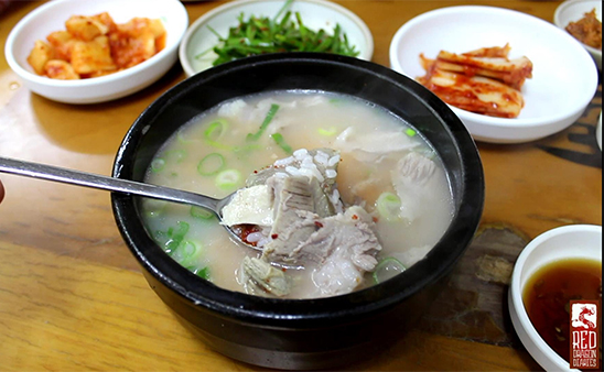 第3名. 湯飯 (茶泡飯的感覺)
恩...難道是在不好吃的店吃過...? (哈哈,小編也再次認同韓國人的吃驚! XDD 湯飯可是韓國人的民生食品耶,看看電視劇裡面,湯飯可是很常端上韓國人的飯桌!)