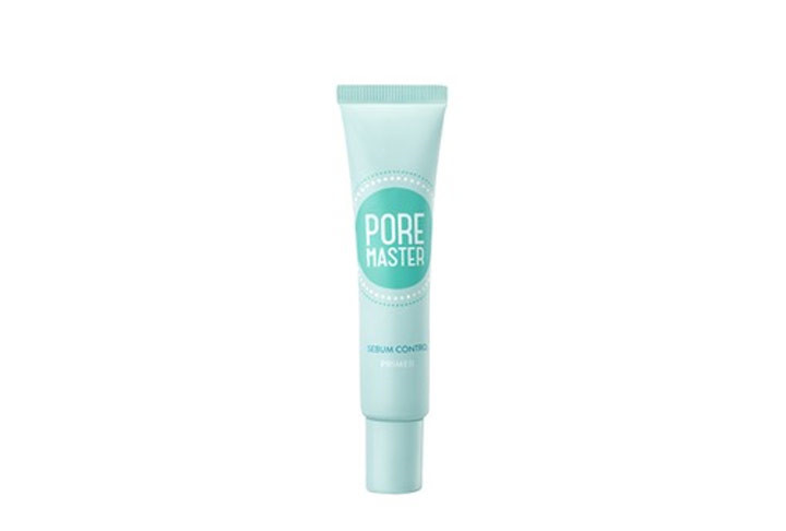 Pore Master Sebum Control Primer / 25ml / 9,000韓圜(台幣約260元)
推薦的小編說:想要完美填補細紋和毛孔嗎?化妝時,一定需要這個!光是用這款毛孔細紋隱形飾底乳,就有足夠的遮瑕力了呢!特別像是這種炎熱的夏天,不想要太厚重的妝感時,就需要這個。使用完後,只需要在薄薄的擦上一層BB霜即可。