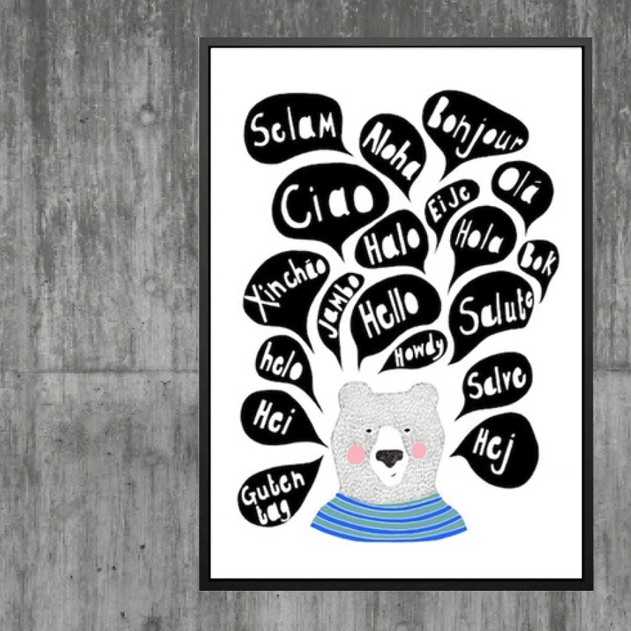 馬麻: Kerry Layton
名字: Hello Bear(A3)
大小: 42x29.7cm
行銷商: 8colors
(對話框:Hello~Bonjou~偶是個語言天才喲!偶的氣球裡裝著世界各國的問候語的呢~)