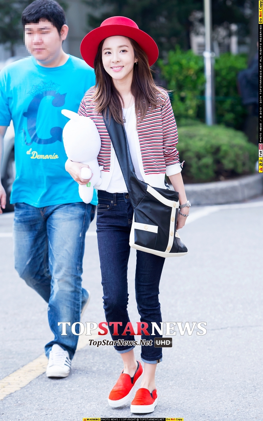 2NE1 Dara
Dara一家從小宜居菲律賓,她上電視選秀節目後進入演藝圈,有菲律賓寶兒之稱。但其實她的父親在韓國秘密另組家庭,甚至拋棄遠在菲律賓的家人,所以Dara成了全家唯一經濟支柱才出道賺錢