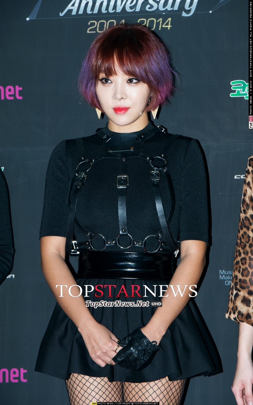 Brown Eyed Girls Narsha
別人是在成名前,Narsha是在成名後。在歷經金融風暴時期,她和媽媽兩人只租間地下室的房屋居住,為了不讓別人認出她來,每天都要戴口罩包緊緊才敢出門
