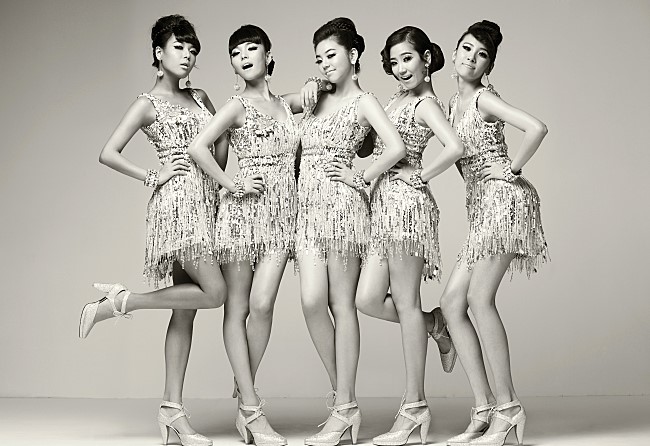 ★ Wonder Girls :: 260 天 ★
2007年出道的 Wonder Girls 是 JYP 娛樂所推出的女團,同年以《Tell me》在韓國引發熱潮,不僅路人爭相學習舞步,當時連藝人們也都會跳上一段,她們也藉由這首歌獲得第一個一位喔!