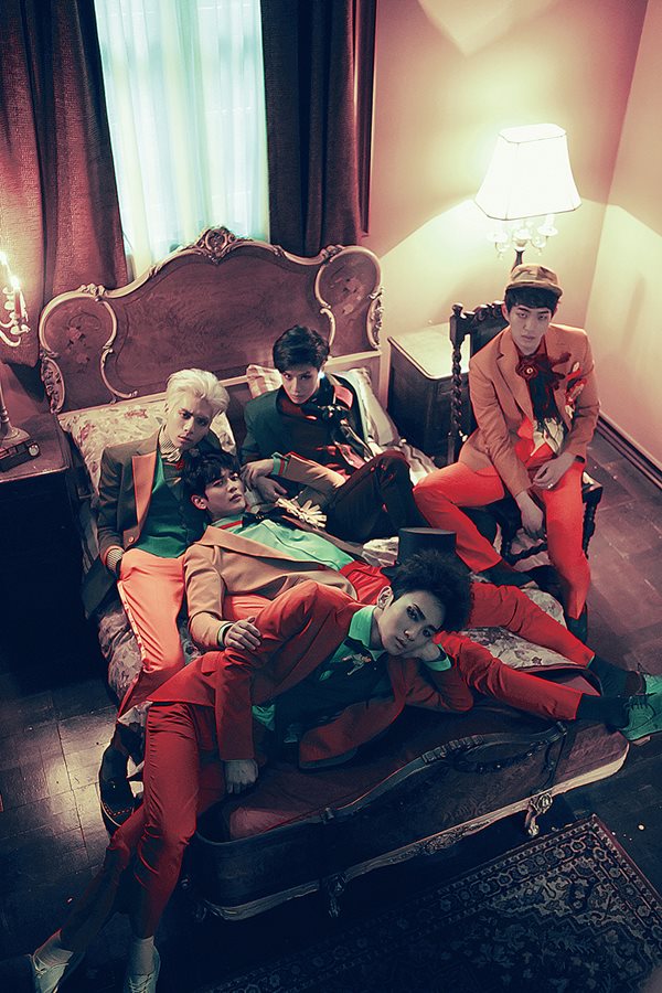 入圍5項的還有SHINee,分別是最佳男子團體、最佳舞蹈表演《View》、最佳音樂錄影帶《Married To the Music》、最佳年度歌手、最佳年度歌曲《View》