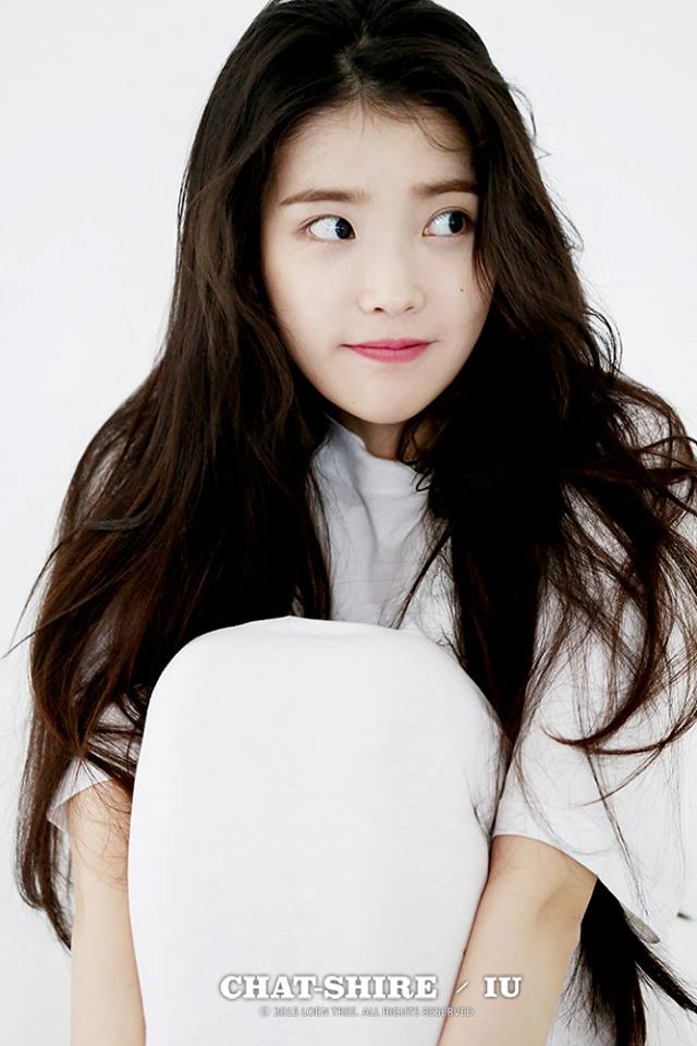 No.2 IU +1066
「一人女團」IU不但是solo女歌手中,官方粉絲團人數最多(18萬9189名),跟女團一起大比拼,粉絲團人數也能排上第二,大概因為這次推出新專輯,粉絲又爆衝1千多人了!