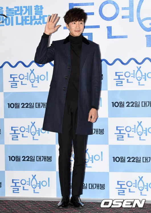 李光洙
很多人是通過《Runningman》知道他的,他在綜藝中的形象「長頸鹿」已經深入人心。 李光洙從事演藝的時間並不長,但是已經獲得了廣泛好評。他被讚為模特出身的演員中,演技最穩定,最具個人風格的一位。