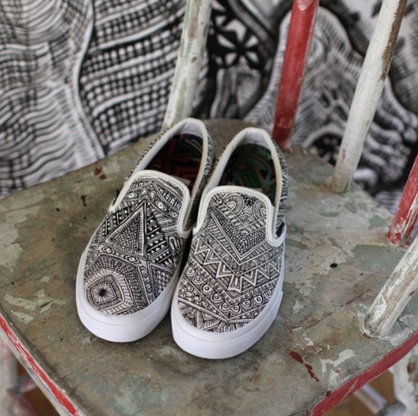 Vans x Zio Ziegler
Vans 也常常和街頭藝術家合作,Zio Ziegler創作的「OTW Gallery」設計款有多種圖騰設計,有濃濃的嬉皮感