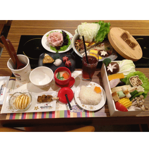 ▶HELLO KITTY Shabu-Shabu
▶台北市大安區忠孝東路四段216巷27弄16號
Kitty迷快看過來 全台最可愛的火鍋店非他莫屬 !
每道餐點都會有kitty的圖案真的太犯規了啦