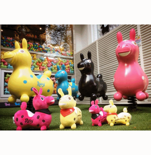 ▶Caffè Rody
▶台北市大安區忠孝東路四段181巷35弄23號
全球第一家Rody馬餐廳就在台灣啦
繽紛的顏色讓人心情大好,整間店給人進到小
型遊樂園的感覺,充滿童趣風格 餐點好吃加
上服務好,會讓人想一直再去呢