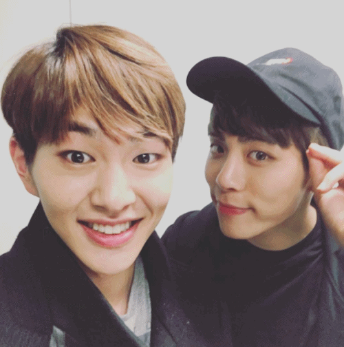 ◆ 溫流都會很快按讚
根據 SHINee WORLD (SHINee 官方粉絲名)朋友的消息,原本沒有 follow 成員的溫流,現在已經都追蹤完畢囉!只要成員發照片,他都會很快就按讚,所以還有人開玩笑的說,「甚至比粉絲的速度還快呢XD」