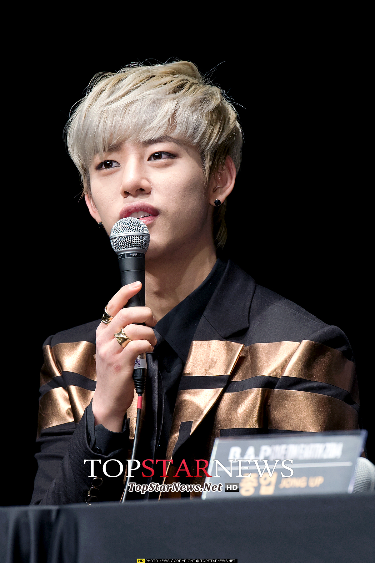 ♡ B.A.P 大賢
「B.A.P 大賢君的臉蛋真的很小,所有五官在他的臉上都顯得非常精緻、好看。」、「大賢君的眼睛很有韓國人的感覺,不管是淡妝還是濃妝都很適合他。」