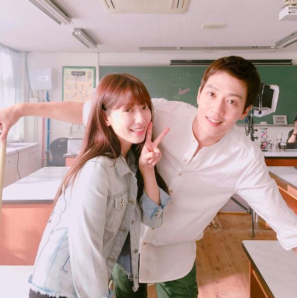 ♥《Doctors》-金來沅、朴信惠
-講述女主角劉慧靜(朴信惠飾)生活跌至谷底,失去祖母後決心成為醫生,多年後和高中時期的班導洪智弘(金來沅飾)相遇,兩人成為醫生前輩和晚輩的關係,通過一生唯一的愛情展現出變化與成長的故事。