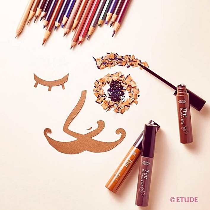 ▶Etude House 眉飛色舞持久染眉膠(撕除式)
這隻撕除式的染眉膠,火紅程度不用偽少女多說,大家應該都知道吧?
說他開啟了一個「長達1周不用畫眉毛的新境界」也不為過