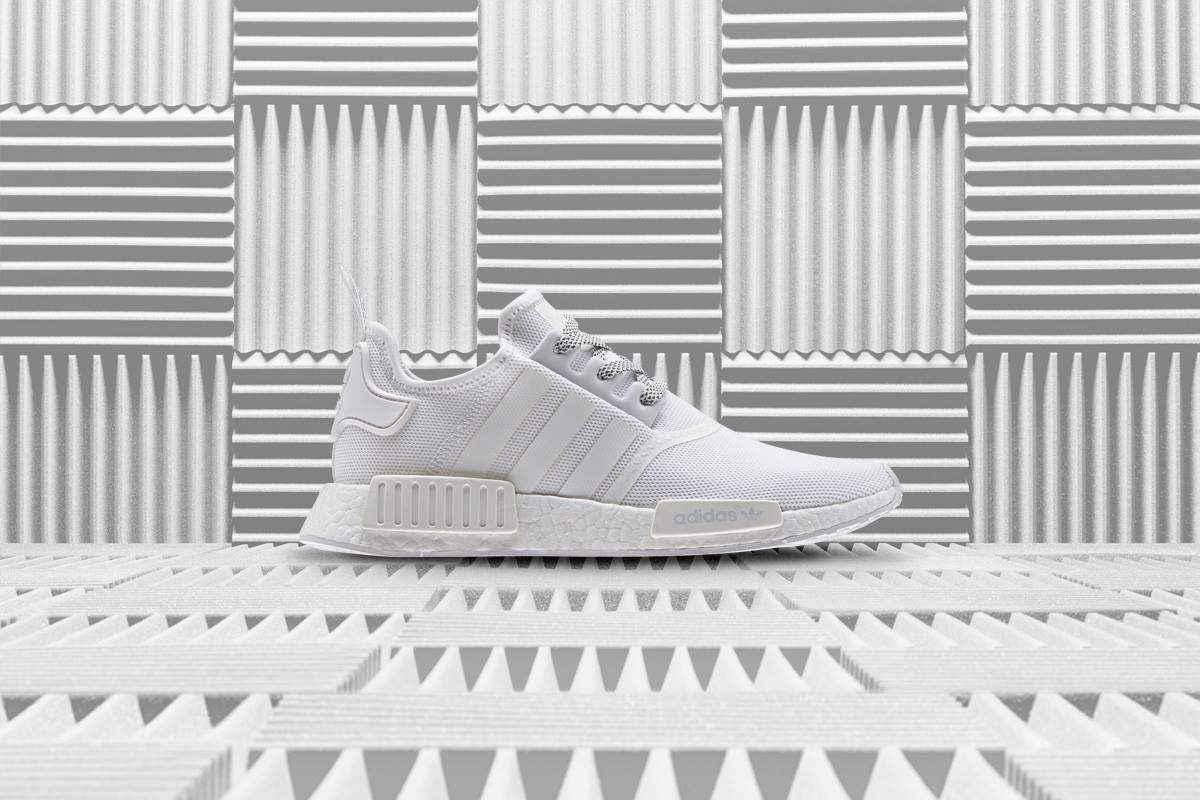 ♯ NMD R1 REFLECTIVE PACK反光系列
全白鞋款絕對是經典中的經典,極簡感的設計與超貼腳舒適度是鞋迷們必定要入手的一雙呀!