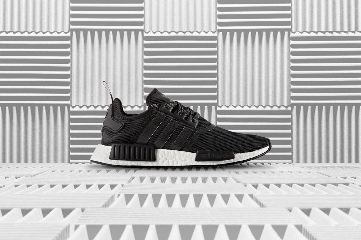 ♯ NMD_R1 REFLECTIVE PACK S31505反光系列
和全白一樣是搶手到不行的全黑款,也是各種服裝都能穿的百搭鞋,摩登少女自己個人也是更愛黑色款~