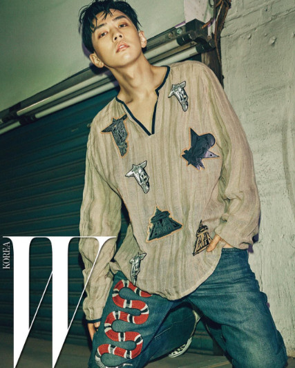 ②Hip-Hop Label AOMG所屬Gray
代表作:LOCO-《總是想起你》、SimonD-《Simon Dominic》、Zion.T - 《明顯的旋律》。
他和其他的製作人不一樣,涉足的音樂領域非常廣,包括Hip-Hop,Dance,R&B等等。