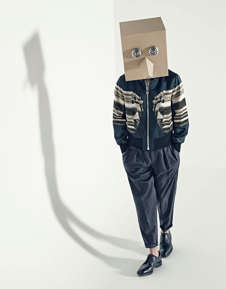 ④箱子假面Primary
代表作:《睡了嗎》(feat.Dynamic Duo)、《See Through》(feat.Gaeko,Zion.T),《Rubber》(feat.吳赫)
Primary的象徵-箱子假面,他在節目中也曾表示過戴上箱子才能順利工作,就像眼鏡一樣的存在。
