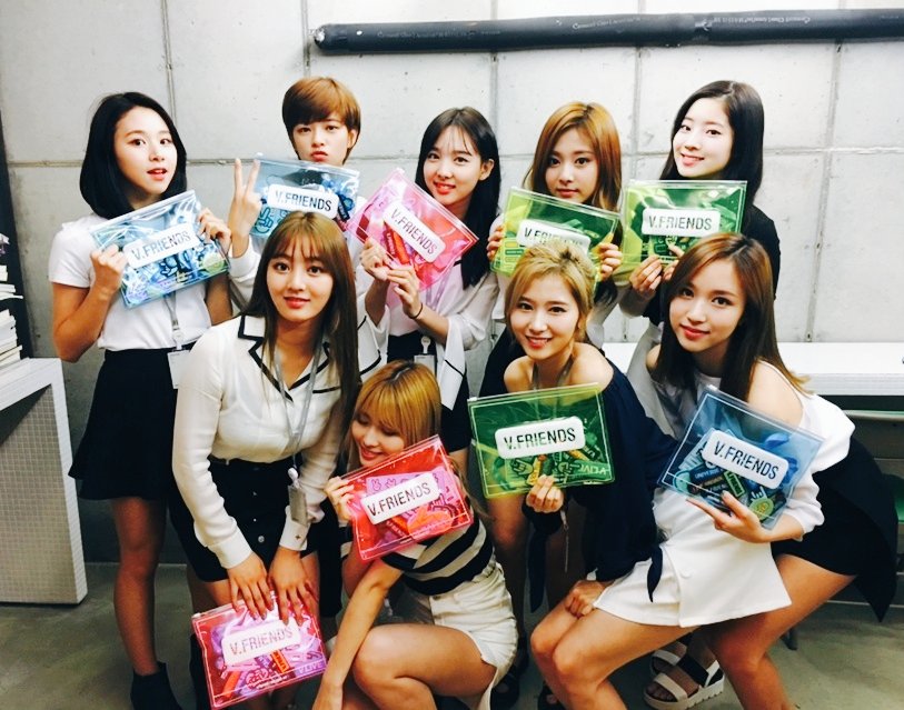 而外界也一直有傳聞,因為《Sixteen》的大成功,JYP下一次的女團也相當有可能透過選秀方式打造,以坂本舞白現在的人氣及外界對她的關注來說,確實很有可能是下屆JYP女團的有力人選喔!