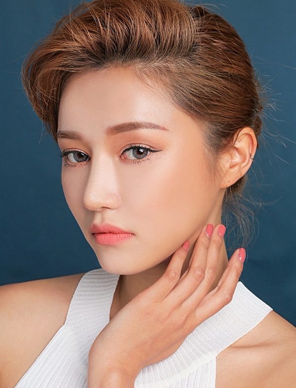 ▶嘴唇
包含偽少女在內,很多女孩都是唇膏控吧?
常常一個不注意就會覺得嘴唇超級乾燥,唇紋、死皮一旦出現,畫上再漂亮的唇膏都沒用TT
建議每周幫唇部去1次角質(記得用唇部專用的去角質),另外在睡前也可以擦上一層凡士林(或是比較天然的護唇膏)作保養