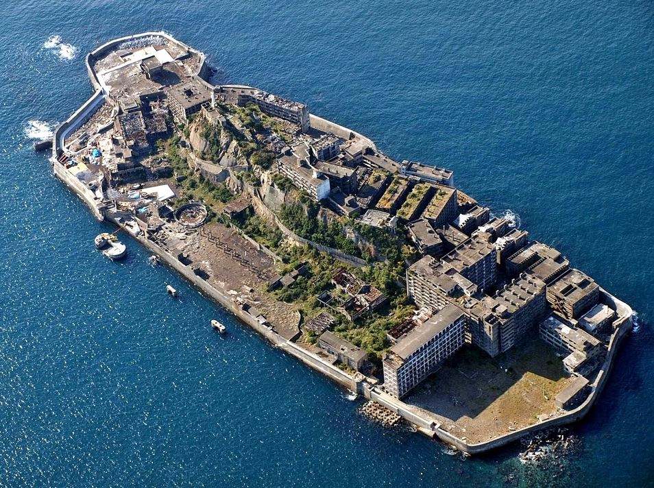 《軍艦島》劇情主要在講述日本殖民時期日軍強行徵用400多名韓國人,以欺騙的手法將他們帶到軍艦島禁錮,之後有一群韓國人展開生死逃亡的故事。接著一起來看看演員陣容吧!