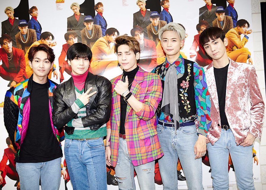 SHINee-溫流
《ALLKPOP》所選定的名單中也有SHINee的溫流,不過溫流不僅歌聲是溫暖人心的暖流,常被敲碗要他出solo,而且今年在《太陽的後裔》中也有亮眼表現…曝光度低?人氣低?以海外粉絲立場來說,好像感受不到呢!