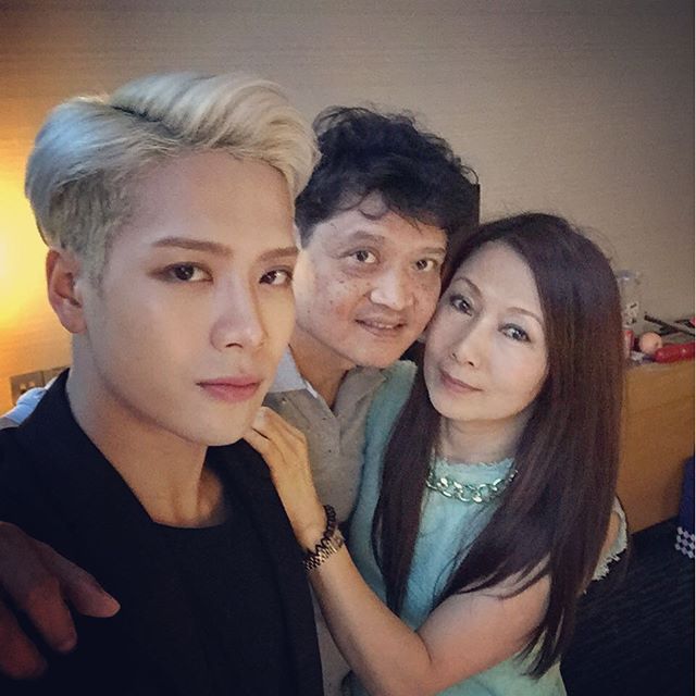 韩国演艺圈新一代的人脉王,演员歌手通通都是他的好朋友