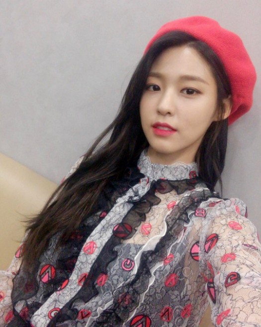 智珉甜抱友人大喊「我好想你」让粉丝怒搜「这男人是谁?