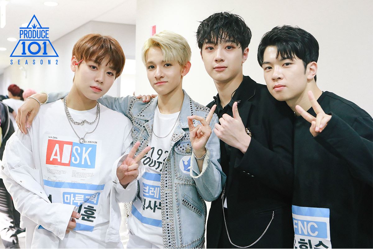 最近在韓國人氣最火爆的節目就是《PRODUCE 101》了!
所有韓國論壇都在熱烈討論,常常好幾頁都是在講《PRODUCE 101》練習生的事,連韓國的網頁首頁也常常看到《PRODUCE 101》的各式照片呢!