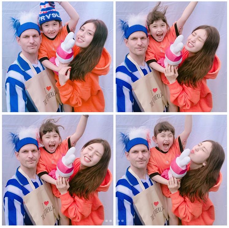 somi的爸爸更是曾演出《太阳的后裔》,而且活跃於综艺节目的来宾.