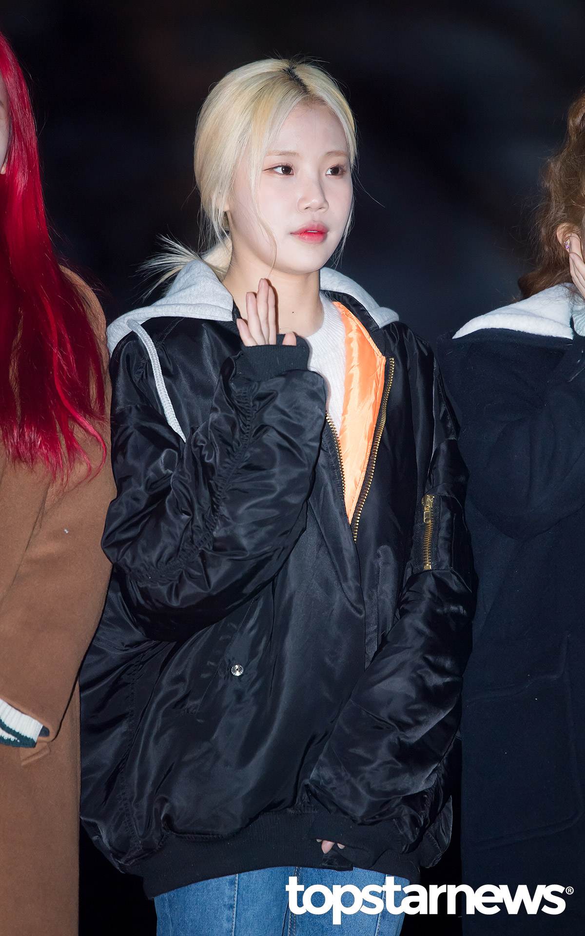 而mmomoland的珠伊身上这套飞行外套,绝对是帅女孩