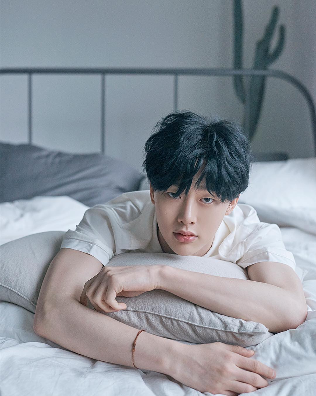 jbj - 权玄彬外型不走浓眉大眼型的权玄彬,也凭藉著单眼皮的魅力
