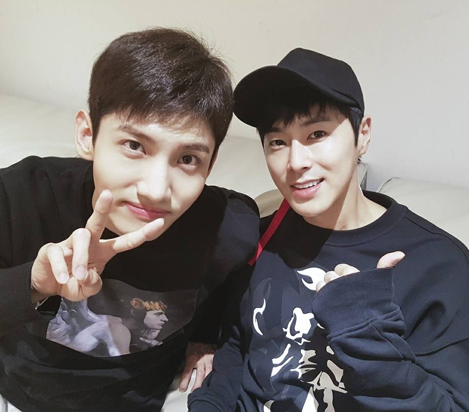 不过韩瑞熙似乎和sm家的偶像颇有渊源,不仅先前主动说