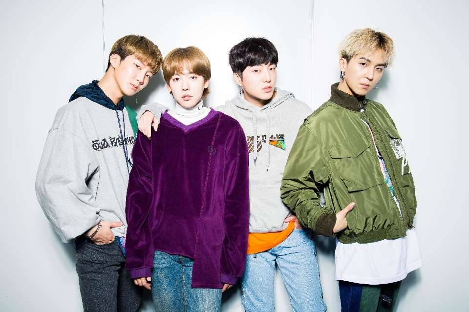 就在今天上午,yg公布了winner回归的团体概念照,宣布winner在4月4日要