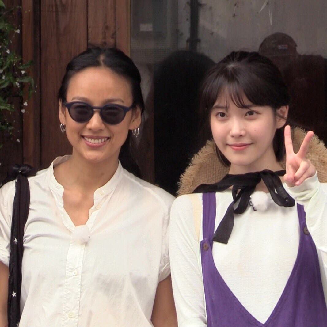 《孝利家民宿》第一季邀请到iu来担任民宿职员,因为节目播出后的反应