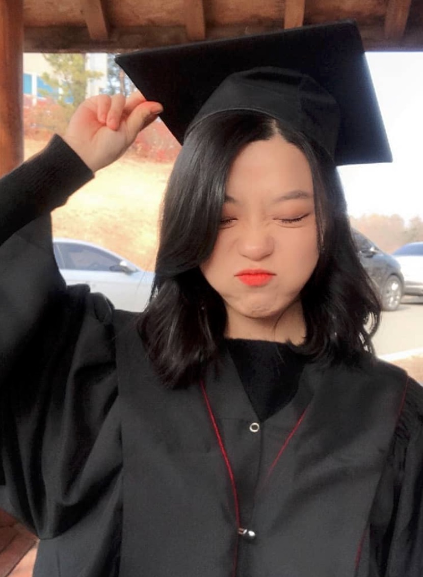【撩男美人技】毕业啦!韩妞示范让男同学流口水的5个学士帽发型心机