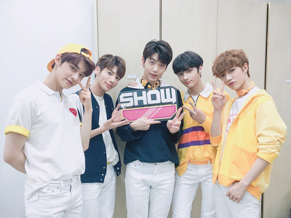 觉得我是姐姐还是妹妹?txt 初次举行签名会遇上姐姐饭.