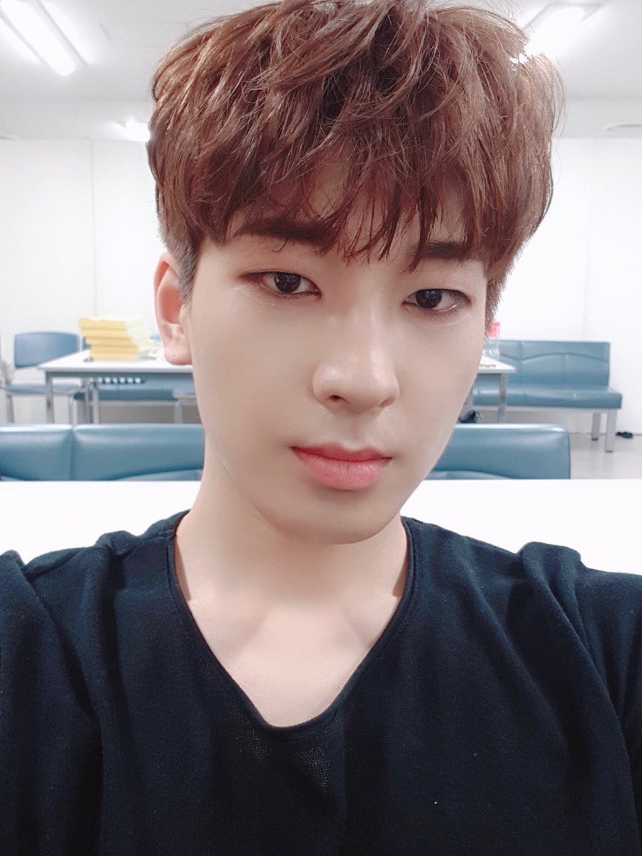 盘点「无敌自恋男偶像」top4.名单连粉丝都认证!